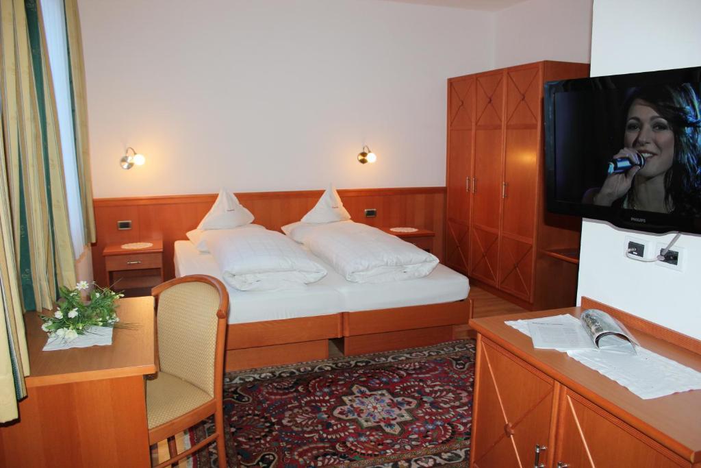 Garni Panoramik Hotel Ortisei Room photo